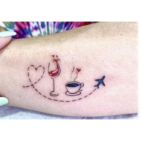 30 Diseños de tatuajes de copa de vino y su significado